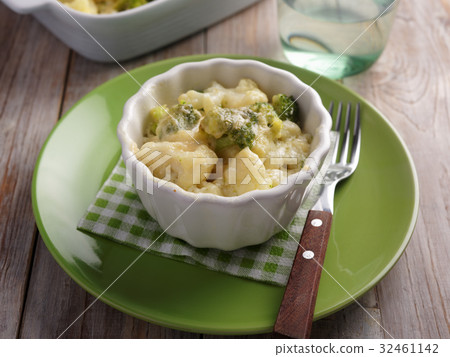 Cauliflower and broccoli cheese Cauliflower and broccoli cheese 32461142