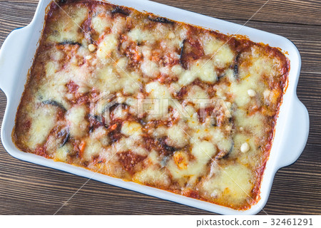 Dish of parmigiana di melanzane 32461291