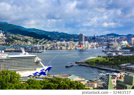 Nabeyama mountain foot Nagasaki harbor and landing scenery 32463537
