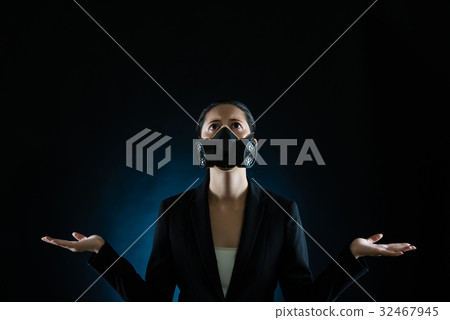 businesswoman pray for pollution environment  32467945