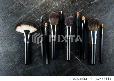 fashion cosmetic brush set arrange on stone floor fashion cosmetic brush set arrange on stone floor 32468113