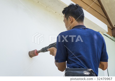 Technician of the air conditioning system Technician of the air conditioning system 32470967