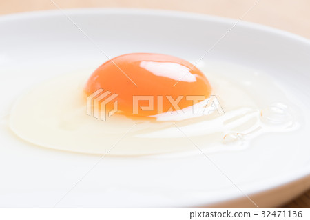 Fresh eggs Fresh eggs 32471136