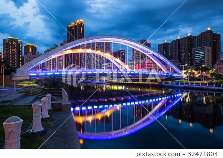 Taiwan Kaohsiung Love River Vision Bridge Asia Taiwan Kaohsiung Bridge Taiwan Kaohsiung Love River Vision Bridge Asia Taiwan Kaohsiung Bridge 32471803