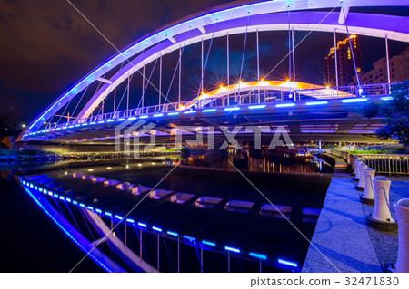 Taiwan Kaohsiung Love River Vision Bridge Asia Taiwan Kaohsiung Bridge 32471830