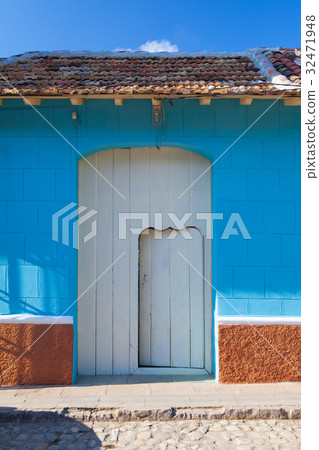 Typical colonial building with small doors  32471948
