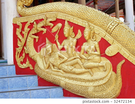 Statue railing. 32472134