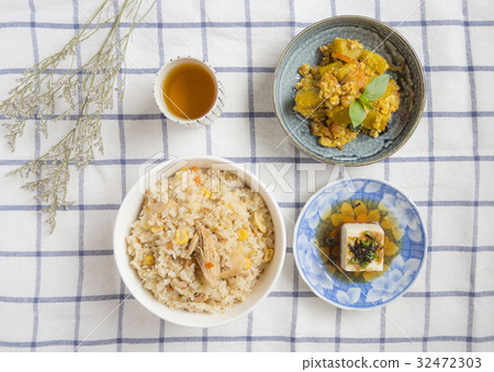 Homemade food 32472303