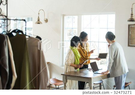 Working lady (apparel) 32473271