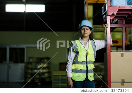 Foreign workers 32473304
