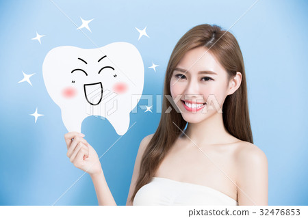 woman take cute tooth woman take cute tooth 32476853