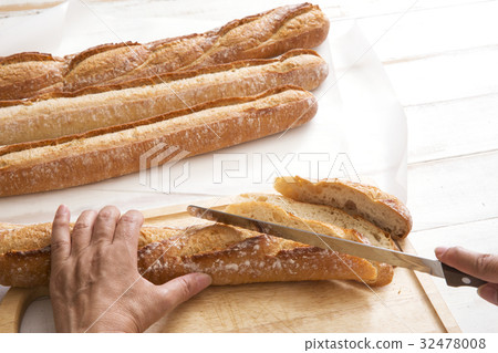 Bread  32478008