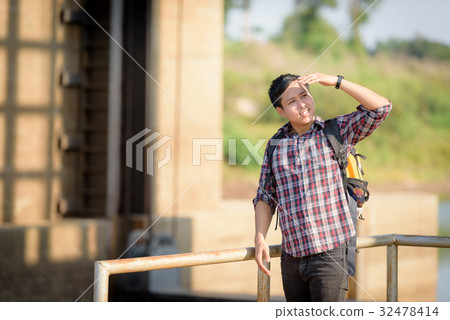 Backpackers are touring the floodgates. 32478414