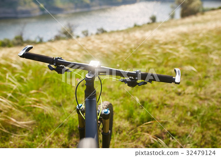 Close-up of detail of the mountain bicycle on the Close-up of detail of the mountain bicycle on the 32479124