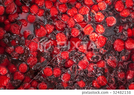 Homemade strawberry jam background 32482138