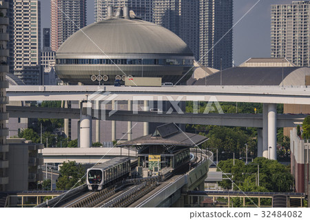 Running Yurikamome and Ariake Sports Center 32484082