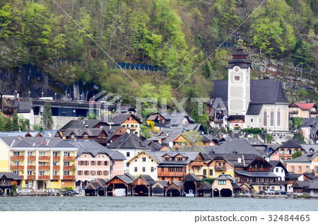 town and lake in Hallstatt Bahnhst austria town and lake in Hallstatt Bahnhst austria 32484465