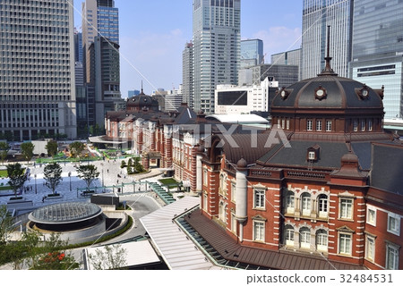 Tokyo Station Marunouchi entrance 32484531