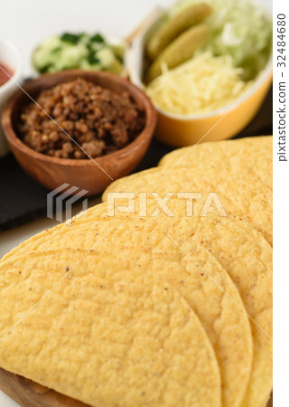 Taco 32484680