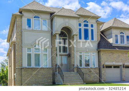 Custom built luxury house in the suburbs of Custom built luxury house in the suburbs of 32485214