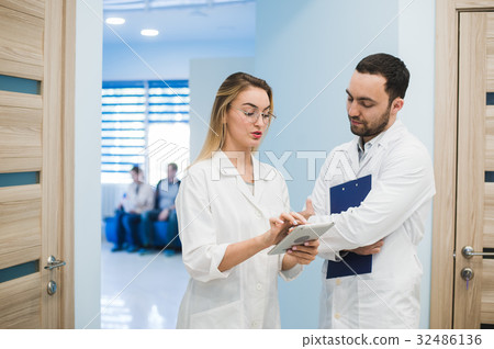 Medical Staff Having Discussion In Modern Hospital Medical Staff Having Discussion In Modern Hospital 32486136