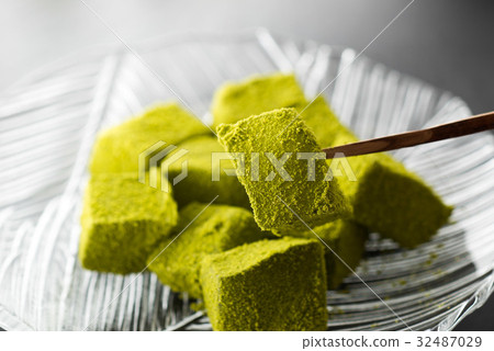Warabimochi  32487029