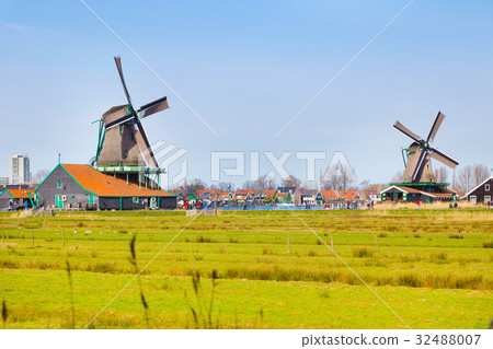 Panorama with windmill in Zaanse Schans 32488007