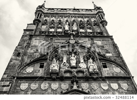 Old town bridge tower in Prague, Czech republic 32488114