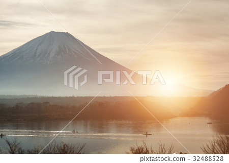 beautiful twilight and sunset landscape of mt Fuji beautiful twilight and sunset landscape of mt Fuji 32488528