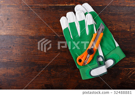 gloves and cutter 32488881