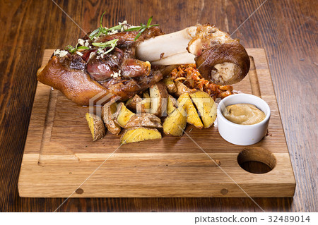 knuckle roast 32489014