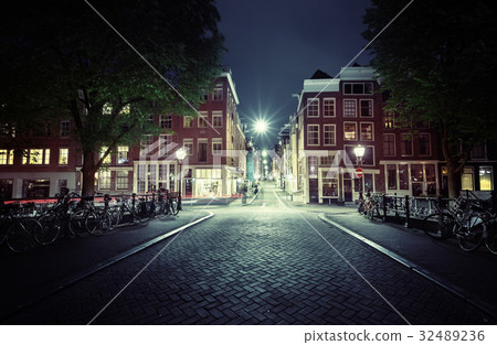 Amsterdam at night, Netherlands Amsterdam at night, Netherlands 32489236