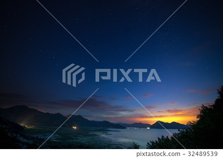 Some stars in the night with beautiful mountain Some stars in the night with beautiful mountain 32489539