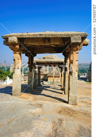 Ancient ruins on Hemakuta hill, Hampi, India 32489787