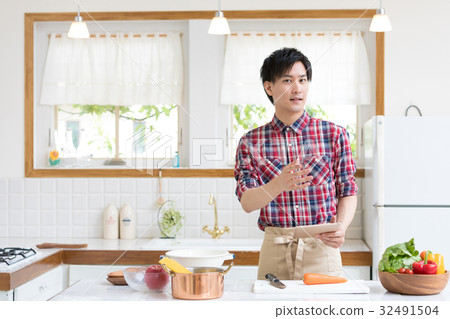 Young men's portrait 32491504