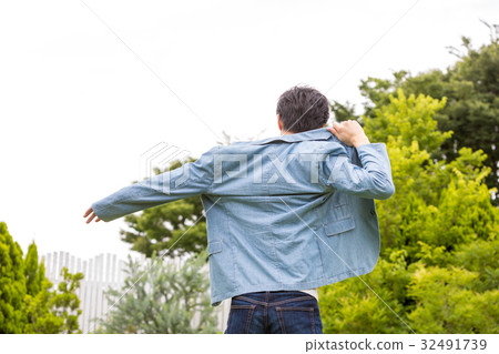 Young men's portrait 32491739