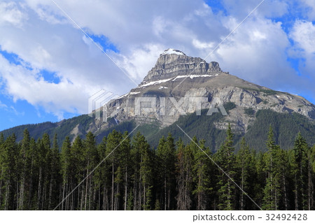 Canadian Rockies Pilot Mountain 32492428