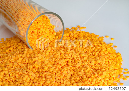 Plastic pellets, industrial beads 32492507