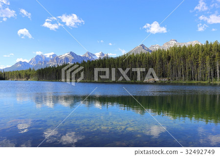 Canadian Rocky Herbert Lake 32492749