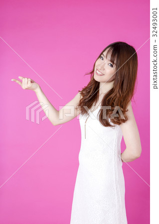 Casual woman (pointing) Casual woman (pointing) 32493001