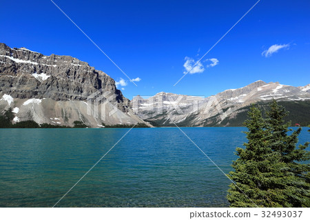 Scenery of Canadian Rocky Bow Lake 32493037