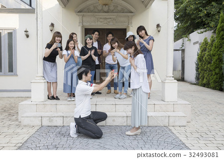 在教會情侶Flash Mob上做一個驚喜的提議 在教會情侶Flash Mob上做一個驚喜的提議 32493081