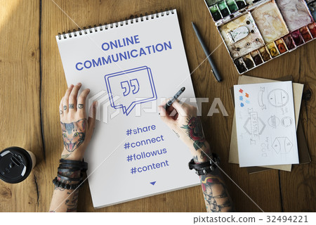 Online Communication Speech Bubble with Quotation Mark Online Communication Speech Bubble with Quotation Mark 32494221