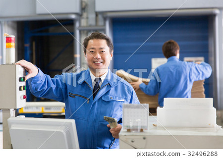 Logistics warehouse staff 32496288