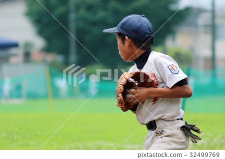 Baseball boy throwing a ball 32499769
