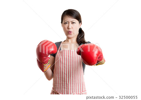 戴著拳擊手套白色背景的婦女 32500055