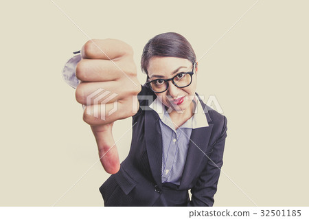 Business woman stress 32501185