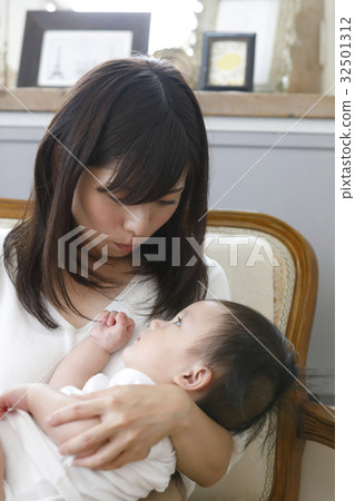 Baby family 32501312