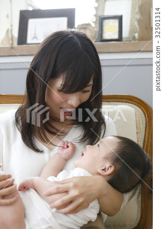 Baby family 32501314