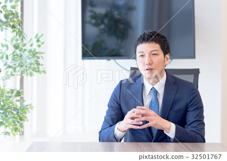 Businessman, office, consultant 32501767